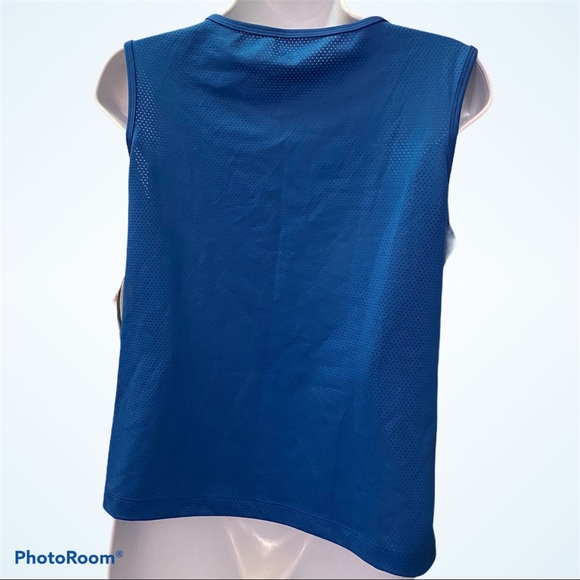 Blue workout muscle tank  🛍️ 3/$18 bundle your likes and 🔥 4/$20 - Picture 6 of 7